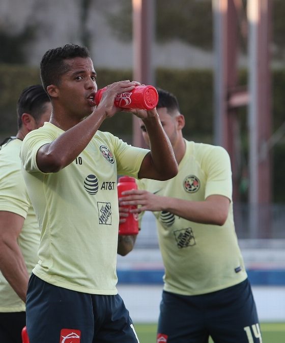 Giovani Dos Santos llega sin dar declaraciones