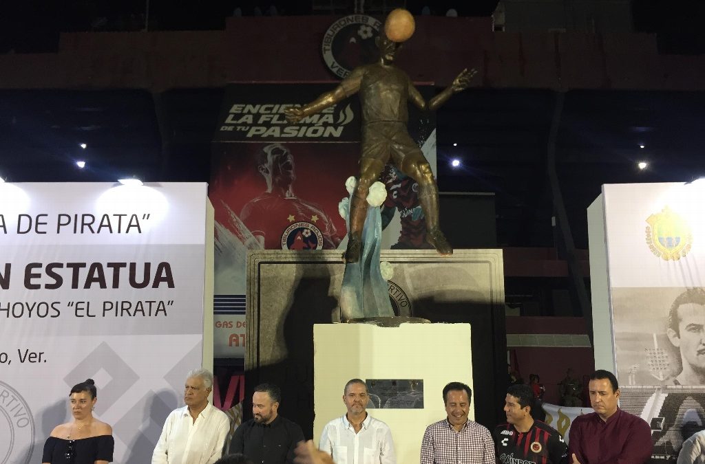 Develan Estatua Luis de la Fuente y Hoyos «EL PIRATA»