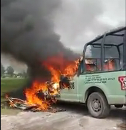 Guardia Nacional y personal de Pemex se enfrentan a huachicoleros en Tepeaca, Puebla.