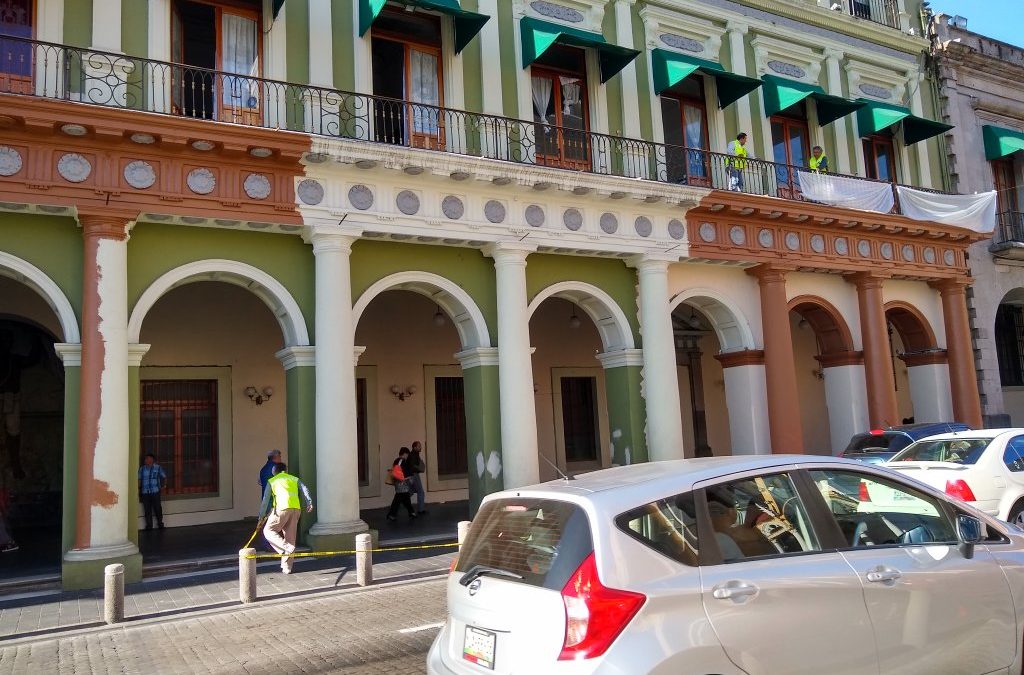 Cambia de color el Palacio de Gobierno de Veracruz