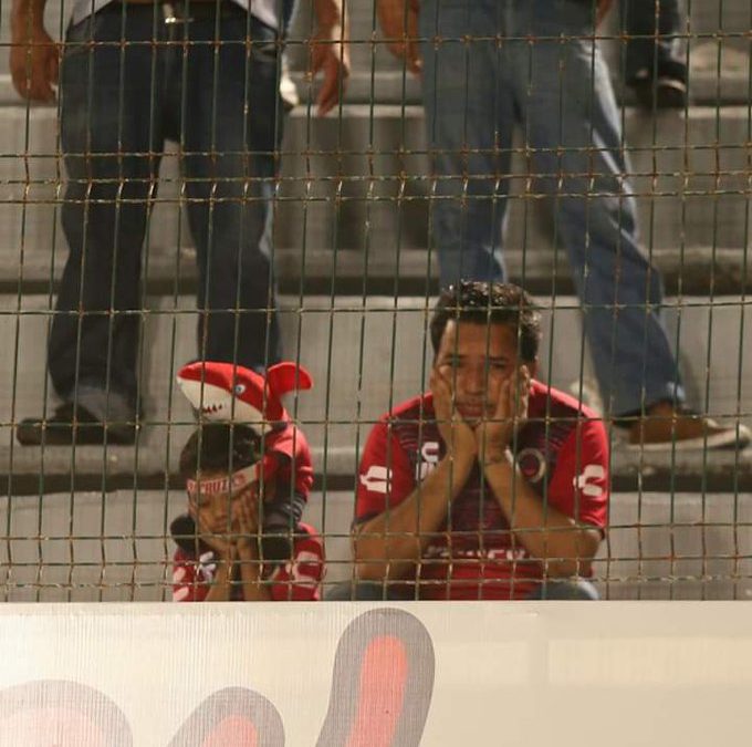 La cara de la afición de @ClubTiburones al finalizar el partido con San Luis. Tras la derrota, #Veracruz es el peor equipo de todo el mundo
