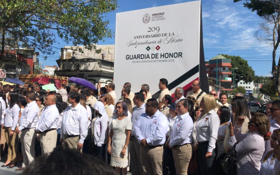 Guardia de honor de integrantes del Sindicato Magisterial Veracruzano