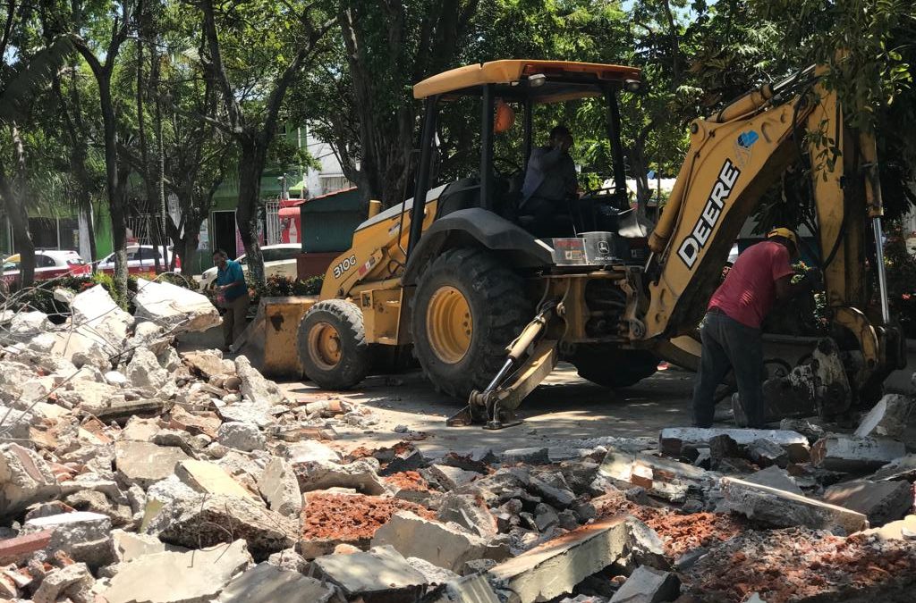 Demolición del parque central de El Tejar, Municipio de Medellin de Bravo (VER VIDEO)