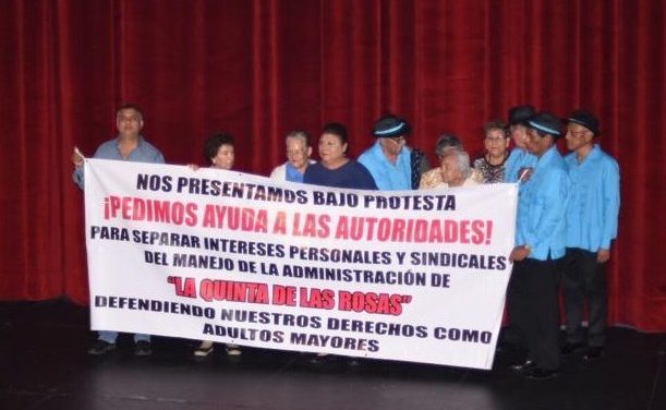 Protestan por malos manejos en la Quinta Las Rosas en Xalapa