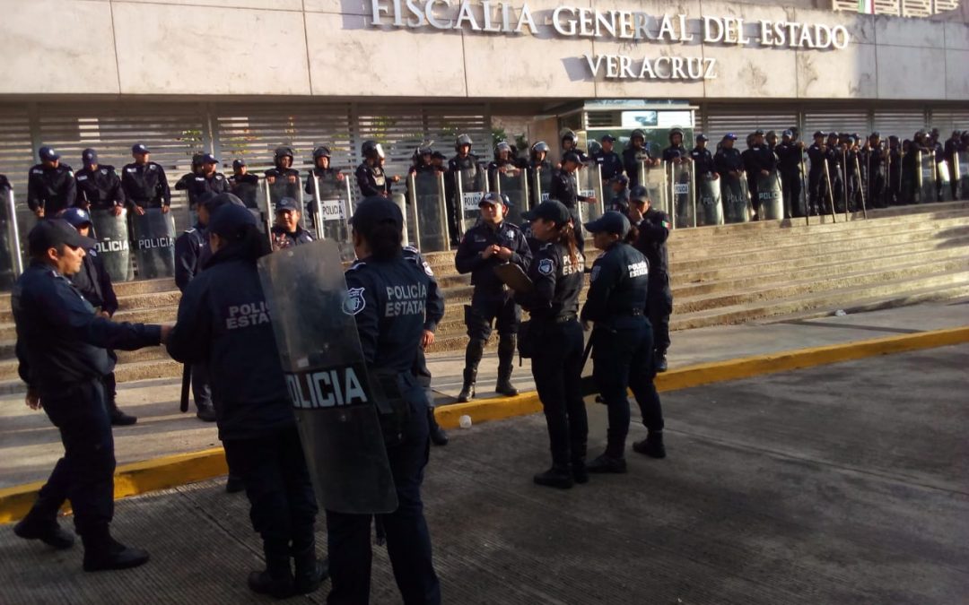 Amanece sitiada por SSP sede de FGE
