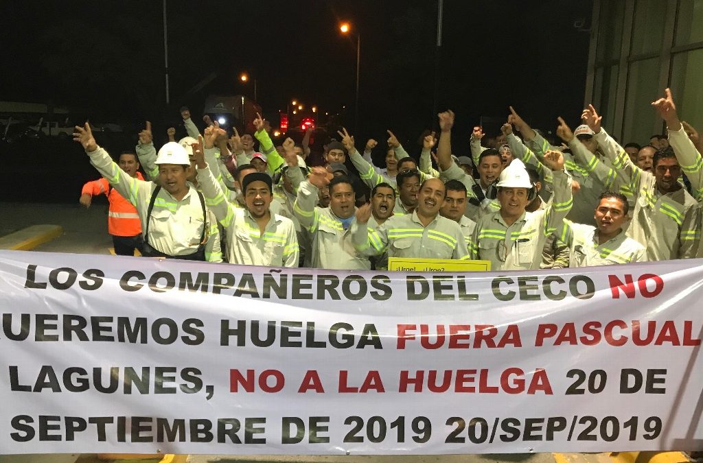 Pascual Lagunes intenta hacer huelga en Tamsa, y trabajadores se lo impiden