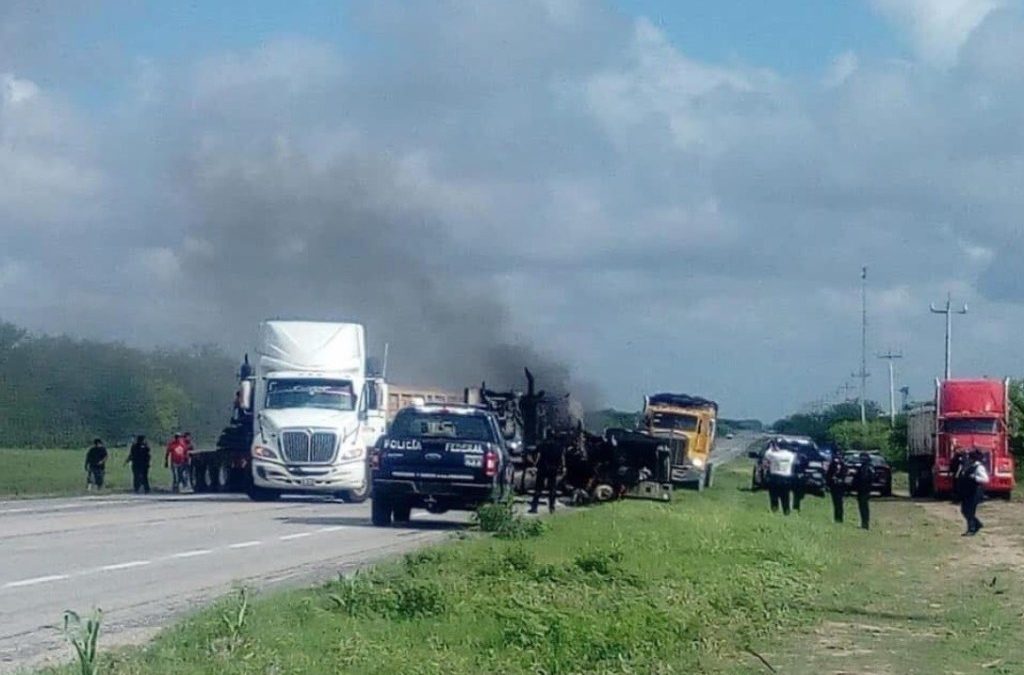 Bloqueo y enfrentamiento en Tamaulipas; atacan 2 autobuses de pasajeros