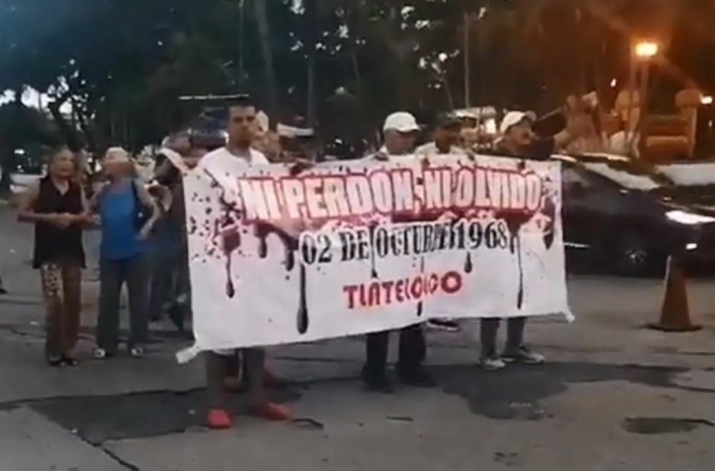 Marchan en Veracruz por 51 aniversario de matanza en Tlatelolco