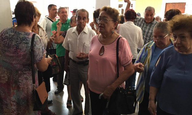 Jubilados y pensionados de Veracruz se inconforman por lista de supervivencia