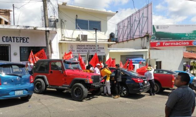 Manifestación en la fiscalía de Coatepec