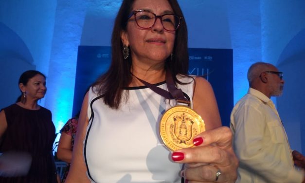 Entregan medalla Gonzalo Aguirre Beltrán en Veracruz