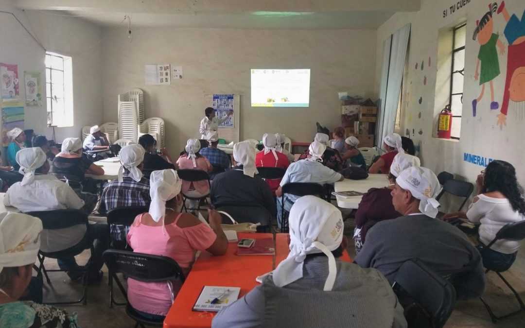 Capacita Secretaría de Salud a padres y maestros en nutrición saludable