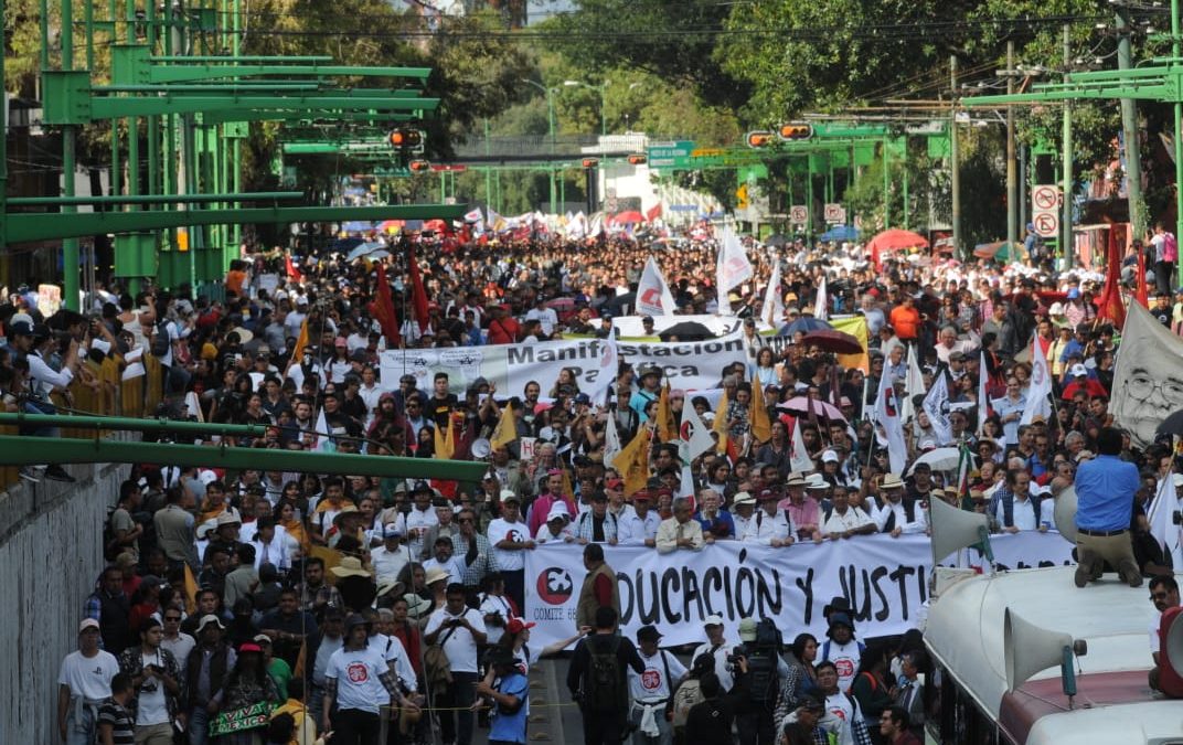 Diversos contingentes acompañan al Comité 68 en la marcha conmemorativa por el 02 de octubre