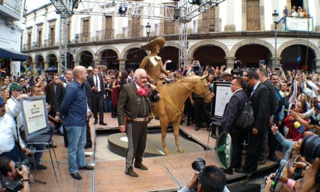 La figura ecuestre De Vicente Fernández ya fue vandalizada