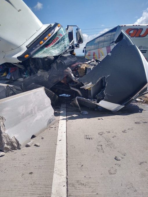 Medios reportan fuerte accidente en la autopista Puebla-Orizaba, a la altura de Acatzingo.