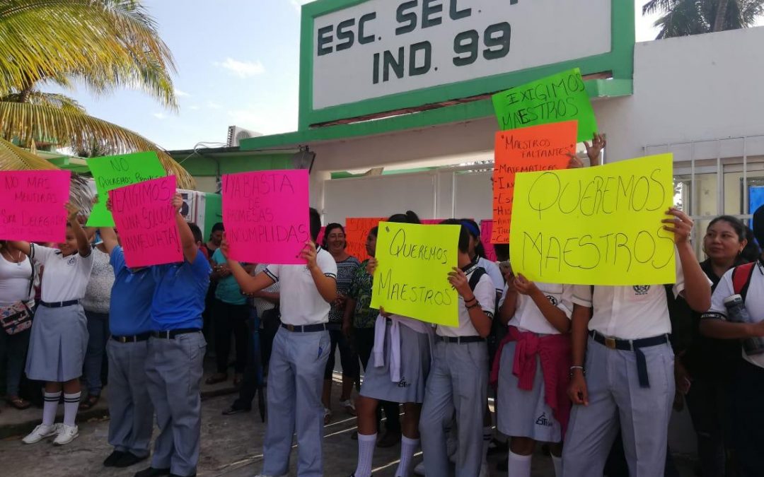 Por falta de maestros toman instalaciones de ESTI 99 de Las Vegas