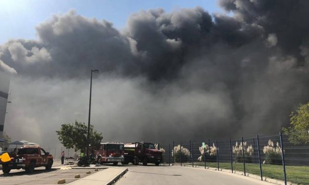 Arde fábrica en el Bulevar 2000 de Tijuana (VER VIDEO)