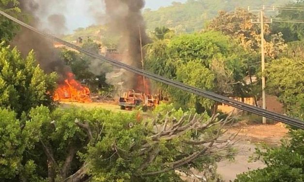 Sicarios emboscan y matan a 13 policías en Aguililla, Michoacán. El CJNG se atribuye el ataque