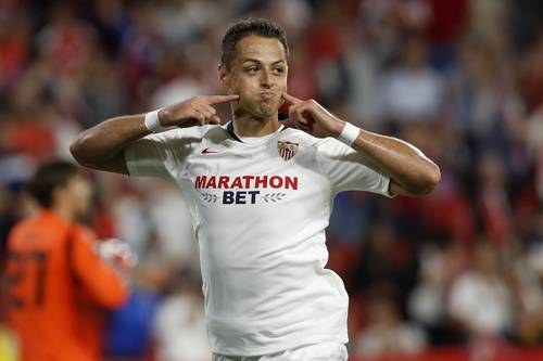 ‘Chicharito’ anota y pone al Sevilla líder de grupo en la Liga de Europa