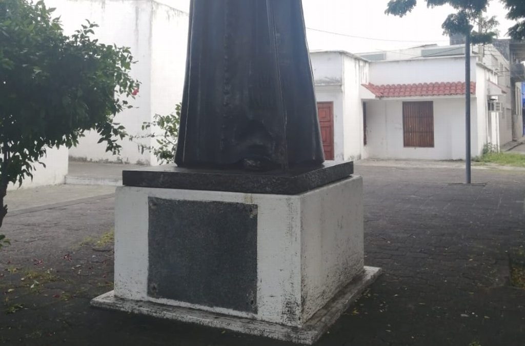 Roban placa de estatua de Juan Pablo II en Veracruz