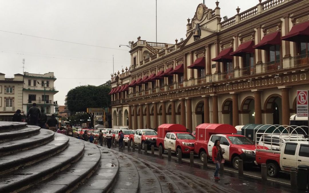 Taxis rurales de Coscomatepec denuncian presuntos abusos de delegado de transporte