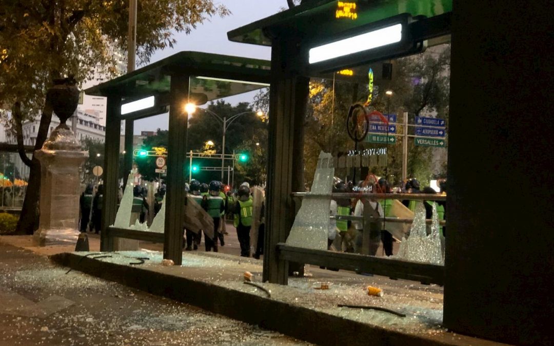 Encapuchadas causan disturbios durante la marcha feminista “Ni una menos”