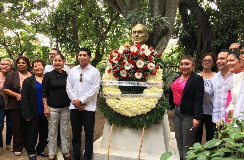 Sin presencia de autoridades, conmemoran en Veracruz aniversario luctuoso de Adolfo Ruiz Cortines