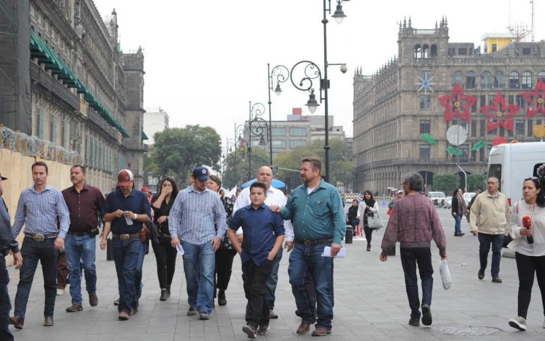 Llegan la familia LeBarón a Palacio Nacional