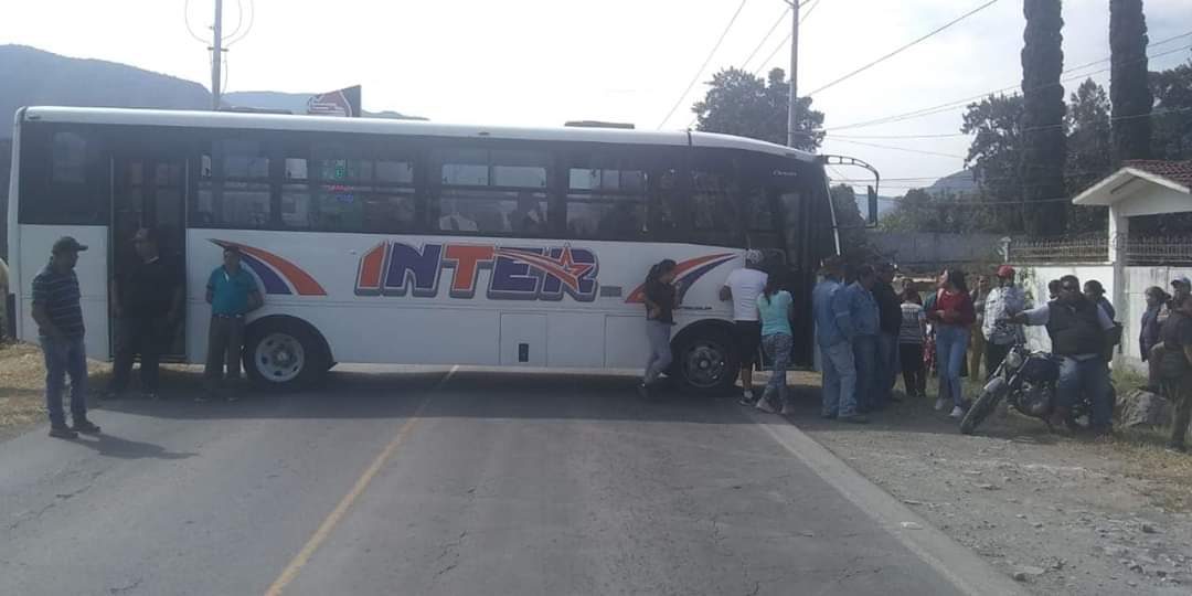 Bloquean la Ciudad Mendoza-Tehuacán; exigen liberación de Don Ramón