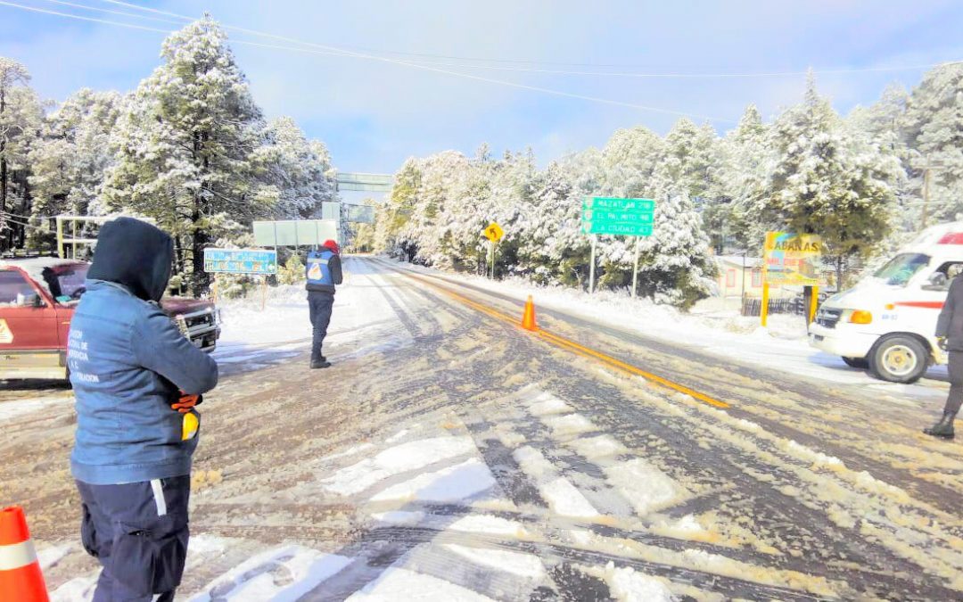 Nieve sobre las carreteras de Durango