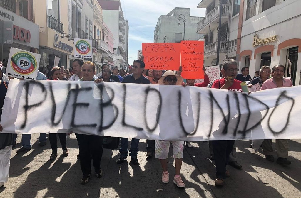 Marchan contra CFE, Grupo MAS, CAB, parquímetros y Tránsito en Veracruz