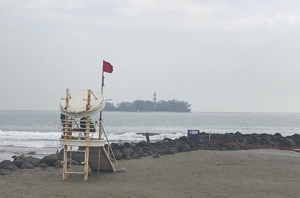 Este miércoles, bandera roja en playas y repliegue de espectaculares por pronóstico de viento violento