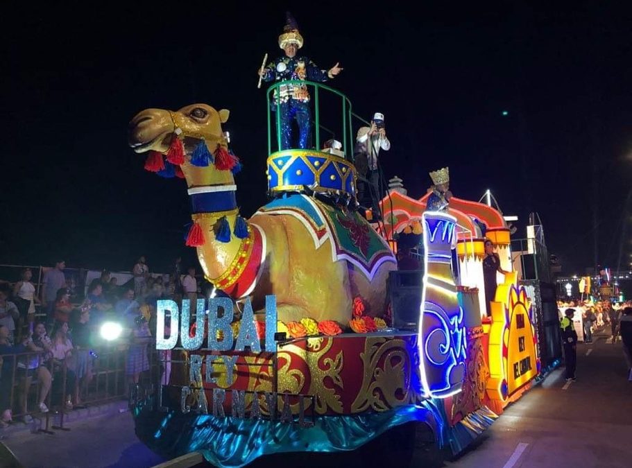 Sin bastoneras y jarochos se llevó a cabo tercer desfile de Carnaval de Veracruz