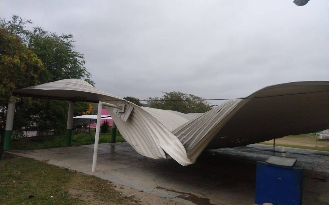 Se desploma domo por fuertes vientos ocasionados por el frente frío #41 en Cerro Azul, Veracruz