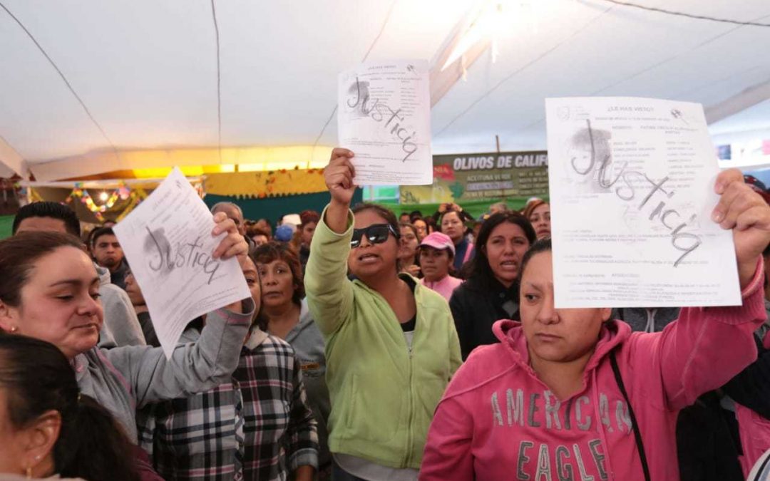 Además de exigir #JusticiaParaFátima afuera del plantel donde estudiaba la menor de 7 años asesinada, en Tulyehualco, padres de familia bloquearon el cruce de División del Norte y Tláhuac-Tulyehualco