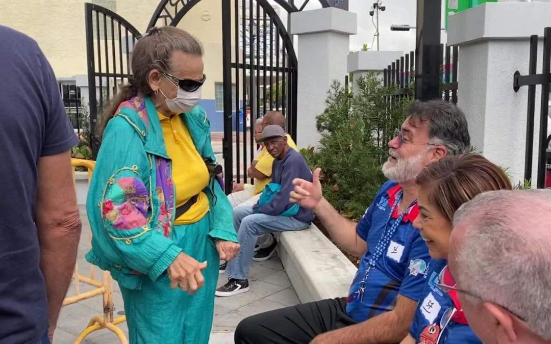AMLO anuncia decreto para que adultos mayores estén en casa con goce de sueldo