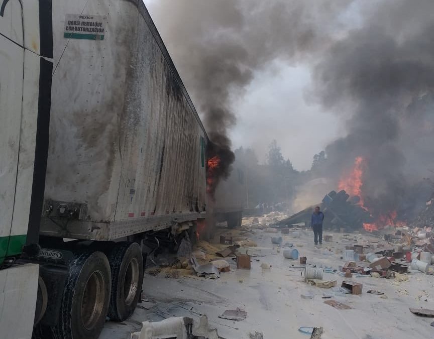 Reportan incendio de tráiler en el seguro túnel (cumbres de Maltrata) (video)