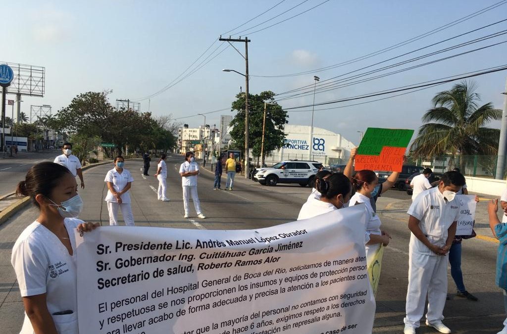 PERSONAL DE SALUD TOMA BULEVARD EN BOCA DEL RIO