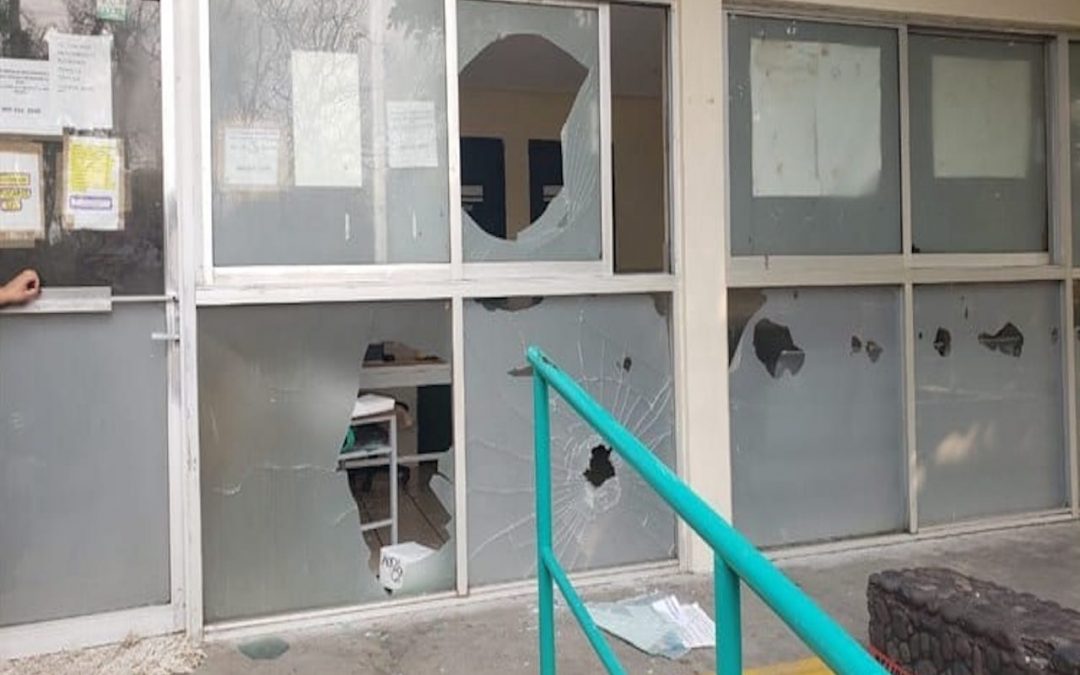 LANZAN PIEDRAS A LA CLINICA DEL IMSS EN MANLIO FABIO ALTAMIRANO
