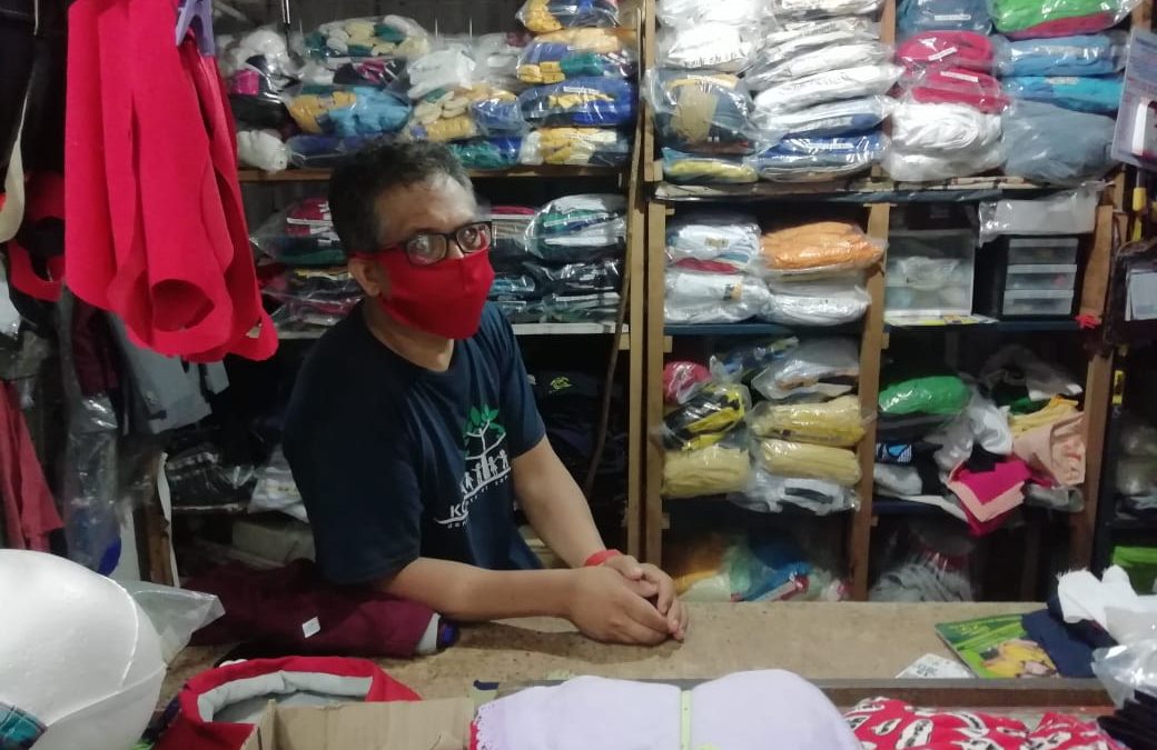 Agonizan tiendas de uniformes en Coatzacoalcos