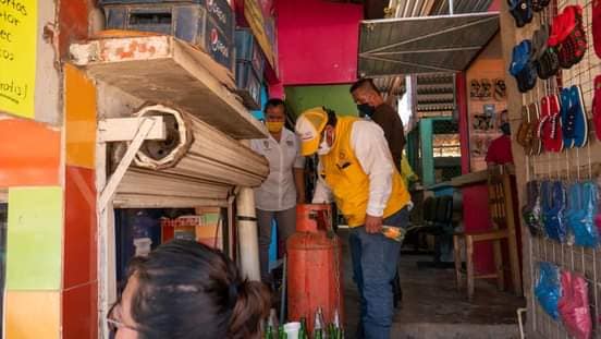 Supervisa DIF municipal y PC de Acayucan, buen funcionamiento en tanques de gas de locales del mercado Vicente Obregón