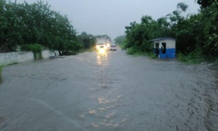 Las fuertes lluvias que ha traído el Frente Frío 4, han provocado el desbordamiento de los ríos del Huanal y Raudal