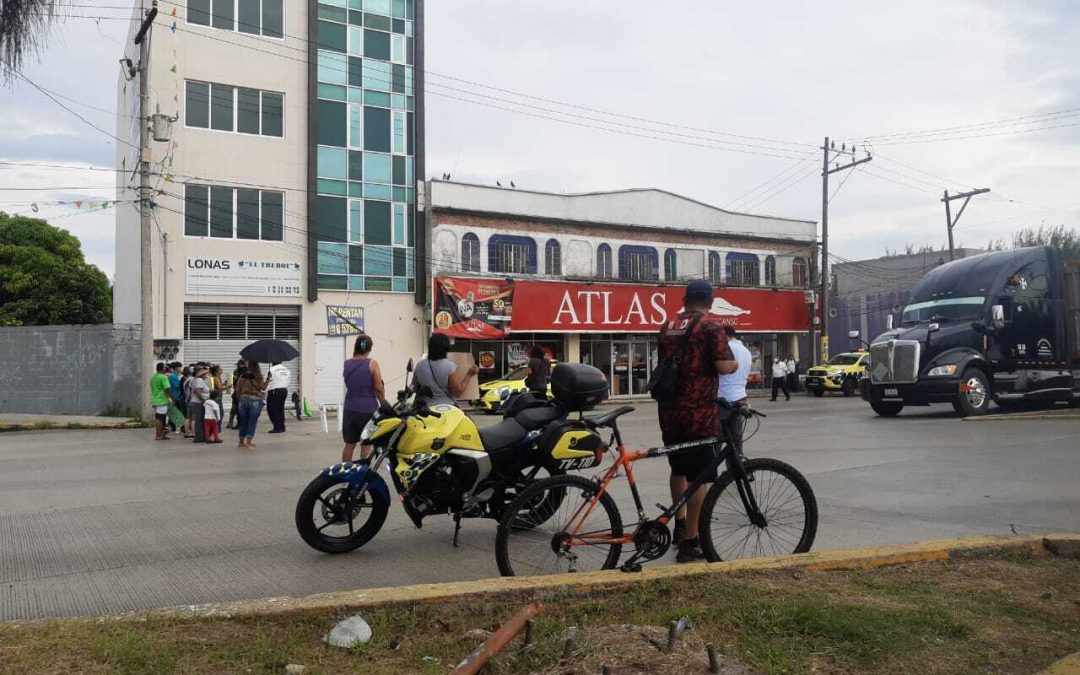 Manifestantes liberan avenida Rafael Cuervo en Veracruz tras bloqueo de casi 1 hora