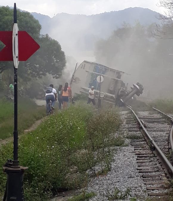 DESCARRILA TREN EN IXTAC