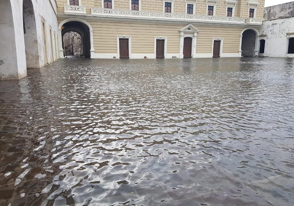 Por fuerte marejada se inunda Fortaleza de San Juan de Ulúa