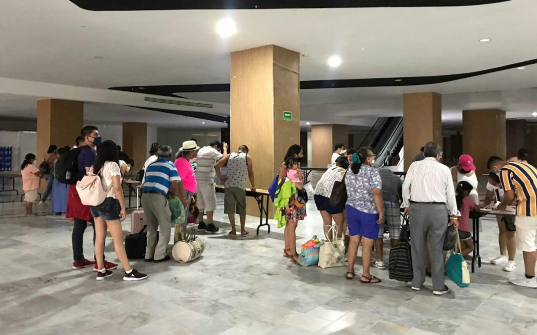 El Centro de Convenciones de la ciudad, ubicado en el kilómetro 9.5 del bulevar Kukulcán, ya funciona como refugio anticiclónico temporal