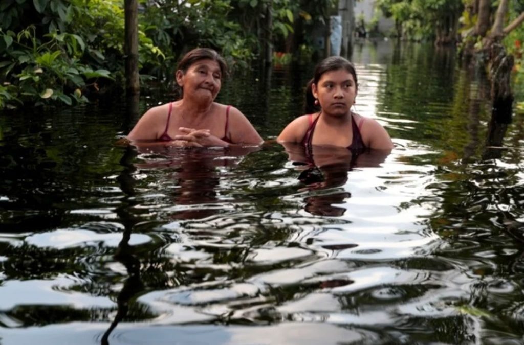 “Nos refundieron en el agua por Villahermosa”: afectados por inundaciones