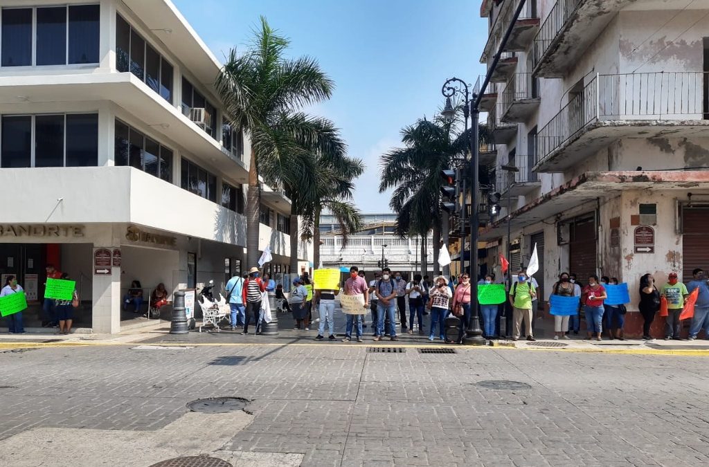 Piden no destinar recursos a programas sociales, pero reconocen estar inscritos en ellos