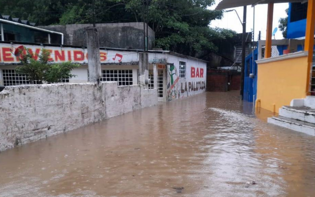 Desbordamiento de Río Tancochapan afecta cinco colonias de Las Choapas