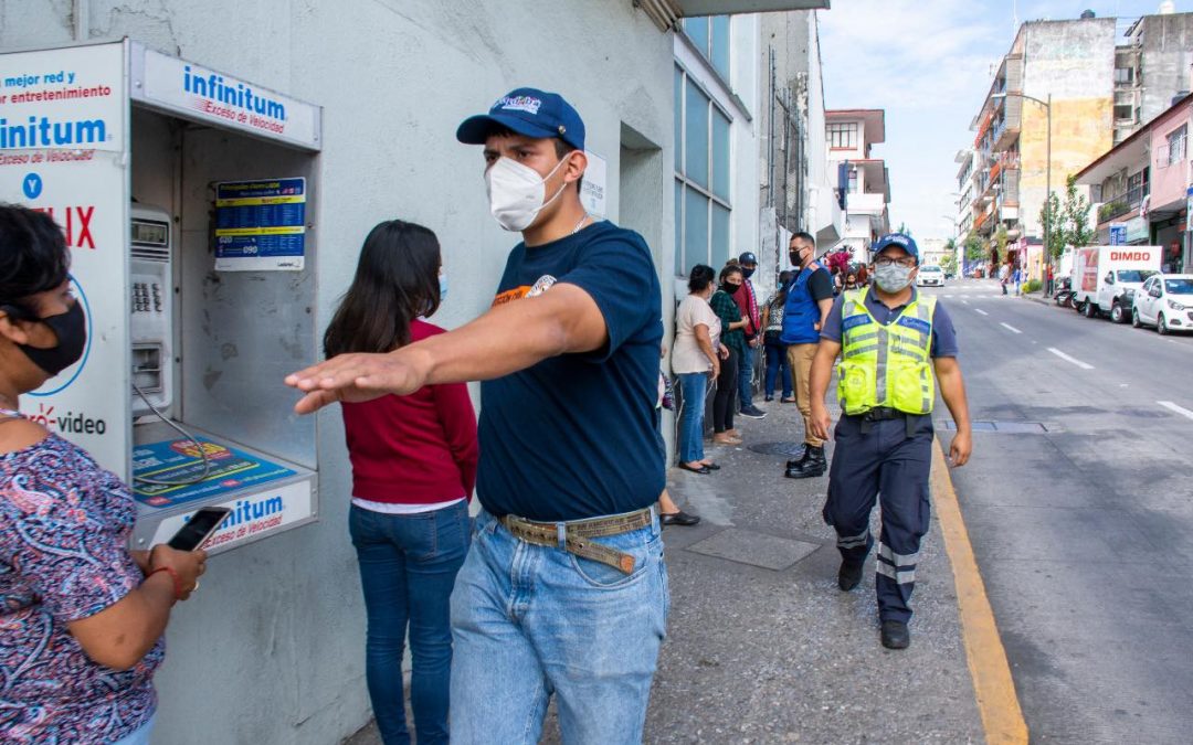 Refuerza Salud municipal aplicación de medidas sanitarias en bancos de Córdoba